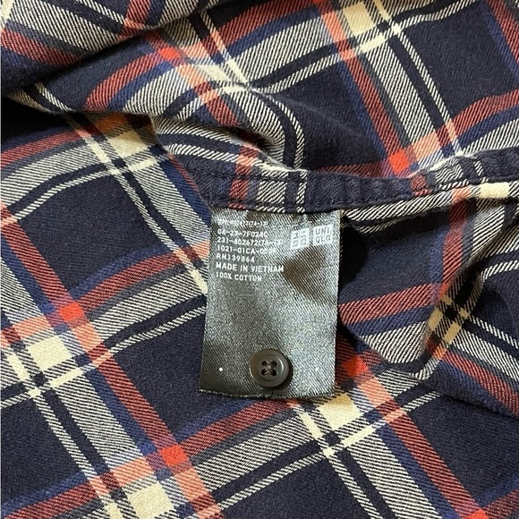 Two Uniqlo Collared Flannel Button Up Long Sleeve Shirt Top Size XL Plaid - Picture 11 of 13